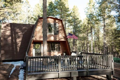Exterior view, Grand Canyon Cabin! One hour and 10 minutes to the South Entrance! in Parks
