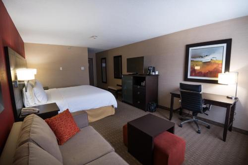 Holiday Inn Express Hotel & Suites Chatham South, an IHG Hotel