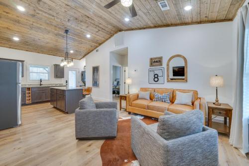 Serene Cabin about 2 Mi to Lake in Broken Bow! in Broken Bow, USA