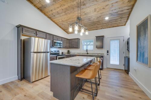 Serene Cabin about 2 Mi to Lake in Broken Bow! in Broken Bow, USA