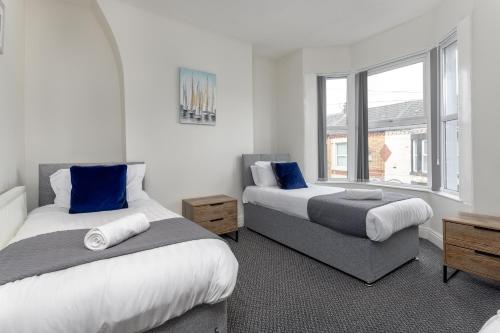 Newcombe House - Air Host & Stay - Free Parking - Contractor Friendly, Liverpool (photo 7)