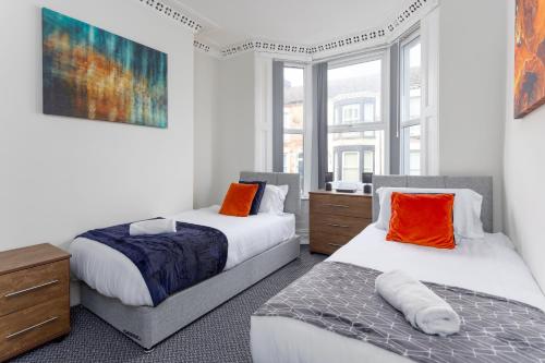 Newcombe House - Air Host & Stay - Free Parking - Contractor Friendly, Liverpool (photo 3)