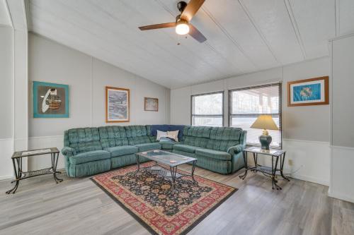 Pet-Friendly Broken Bow Cabin with Deck and Fire Pit! in Broken Bow, USA