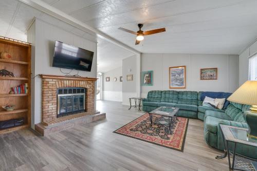 Pet-Friendly Broken Bow Cabin with Deck and Fire Pit! in Broken Bow, USA