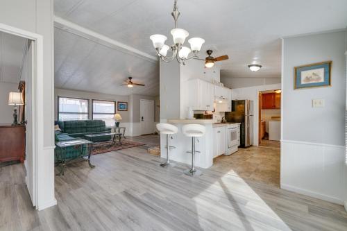 Pet-Friendly Broken Bow Cabin with Deck and Fire Pit! in Broken Bow, USA
