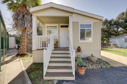 Cozy Oak View Getaway about 5 Mi to Ojai Valley! in Oak View, USA