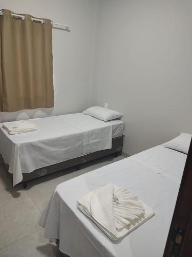 2 twin beds