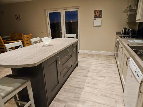 Superb 4 Bed / 3 Bath Bungalow in Mitchelstown in 密契爾鎮
