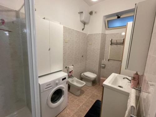 Superior apt next Colosseo a/c wo fi 3 bedrooms, Rom (Foto 6)