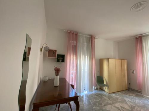 Superior apt next Colosseo a/c wo fi 3 bedrooms, Rom (Foto 10)