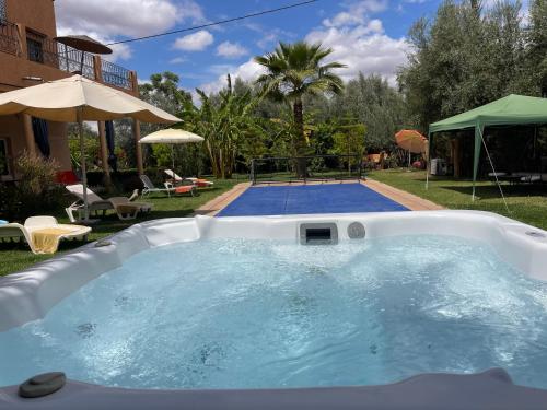 Ilafe Farmhouse, Villa avec piscine chauffée privée et Jacuzzi pour familles