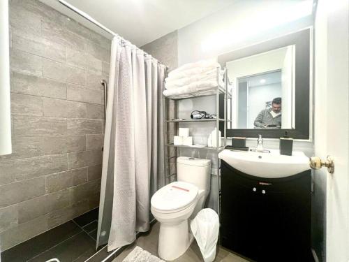 Westview Vacation Rental - Two BR House in North Vancouver, Canada