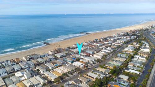2 Bed 2 Bath Jacuzzi Home with Parking on 51st St in Newport Beach, USA
