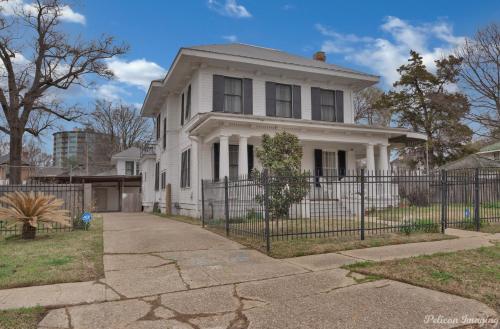 Renovated, Spacious, Historic. in Shreveport, USA
