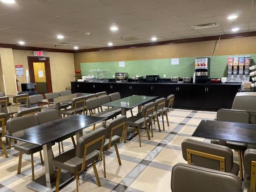Ramada by Wyndham Rochelle Park Near Paramus - image 11