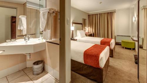 StayEasy Eastgate Room Type - Standard Twin Room