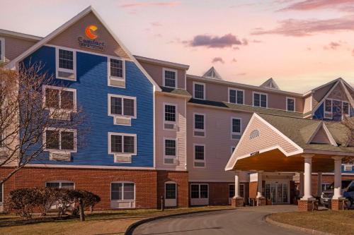 . Comfort Inn & Suites Dover-Portsmouth