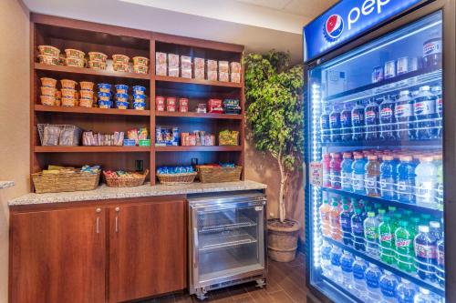 Comfort Inn & Suites Dover-Portsmouth - image 2