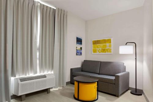 Queen Suite with Two Queen Beds - Non-Smoking