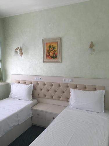 Hamlet Hotel - image 14