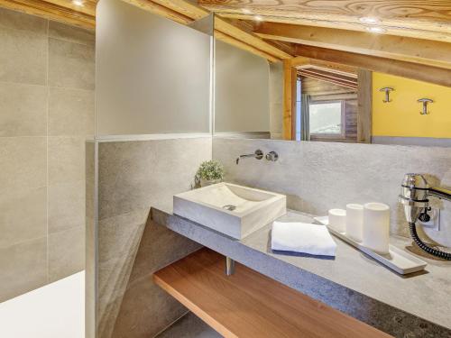 Chalet Caramel - OVO Network - image 3