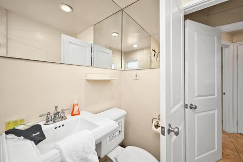 514 E Oceanfront B in Newport Beach, USA
