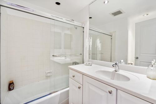 2 Bed 2 Bath BACK APT Steps to the Sand - Tap to explore photos