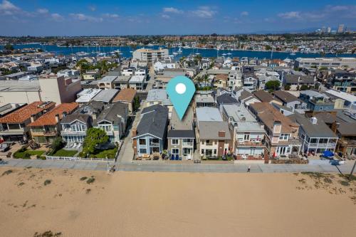 Giant Beachfront Home with Parking near the Pier