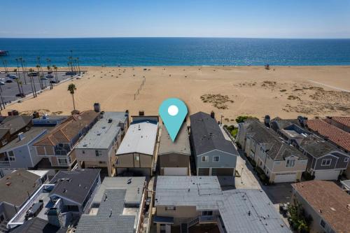 Giant Beachfront Home with Parking near the Pier