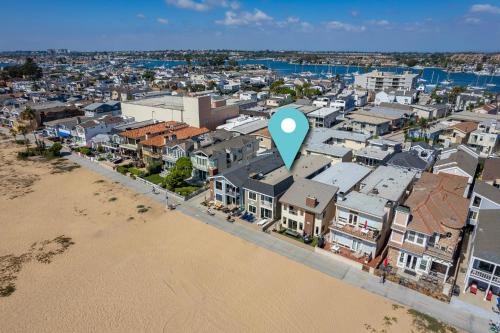 Giant Beachfront Home with Parking near the Pier