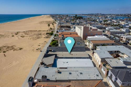 Giant Beachfront Home with Parking near the Pier