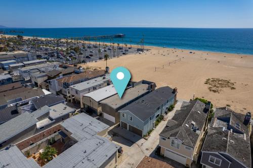 Giant Beachfront Home with Parking near the Pier