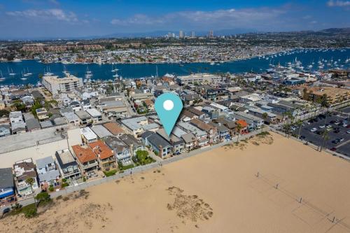 Giant Beachfront Home with Parking near the Pier