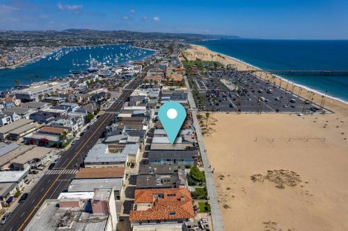 Giant Beachfront Home with Parking near the Pier