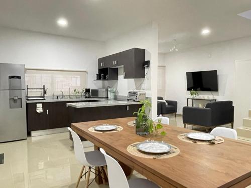 Kitchen, Kaab: Exclusividad y confort en un oasis vacacional con piscina in Sitpach