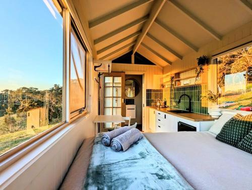 Kyneton Tiny House - Tiny Stays in Metcalfe
