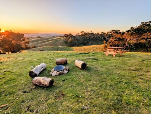 Kyneton Tiny House - Tiny Stays in Metcalfe