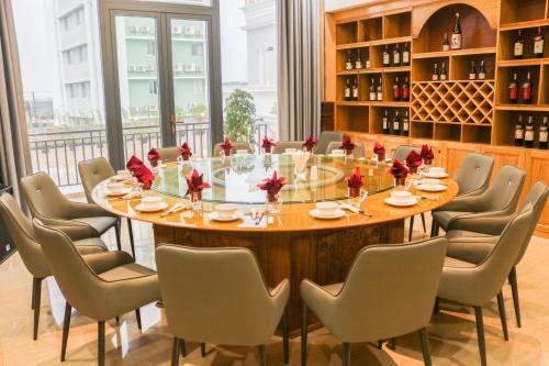 Phu Long Tam Ky Hotel & Restaurant - 레스토랑
