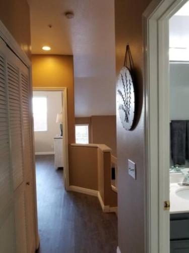 3 bedroom modern home with pool area at the Tustin Marketplace -15 minutes to Disneyland