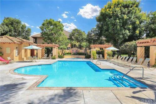 3 bedroom modern home with pool area at the Tustin Marketplace -15 minutes to Disneyland