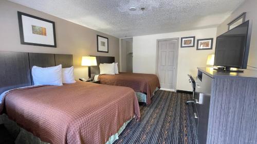 Whitney Inn & Suites - image 12