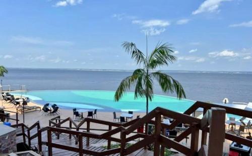 Tropical Executive Hotel APT 606 in 河濱
