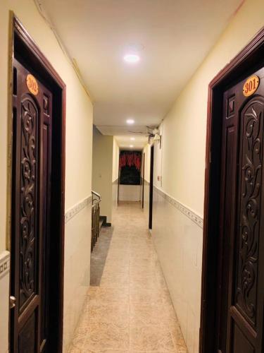 Exterior view, Trung Bảo Hotel in District 11