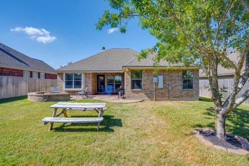 8min Texas A&M 1 King Beds firepit GriddleGrill 8min Texas A&M 1 King Beds firepit GriddleGrill