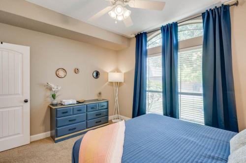 8min Texas A&M 1 King Beds firepit GriddleGrill 8min Texas A&M 1 King Beds firepit GriddleGrill
