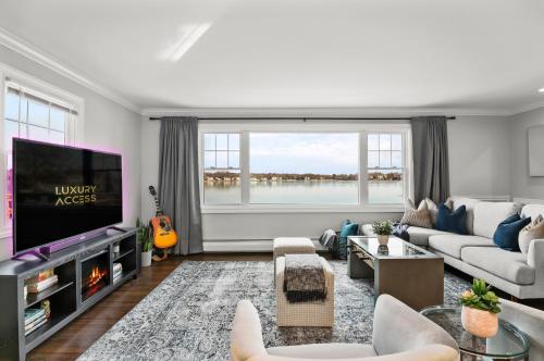 Waterview house walking distance from Cove Beach-5 mins to downtown-only 40 min to NYC detail