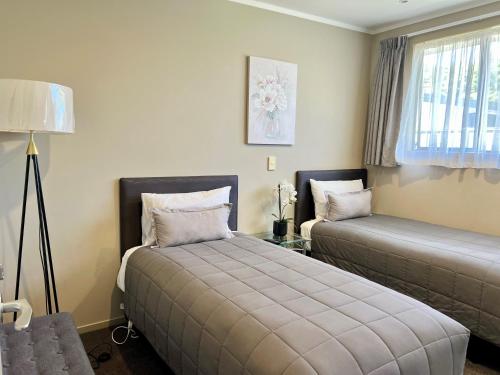One-Bedroom Suite image 3