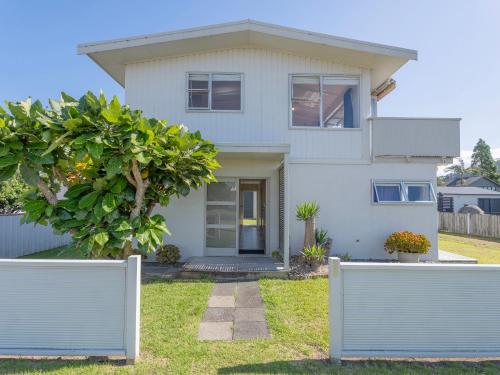 Eazy Breezy - Whangamata Holiday Home