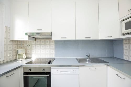 Kitchen, Hotel Casa Mas in Lloret De Mar