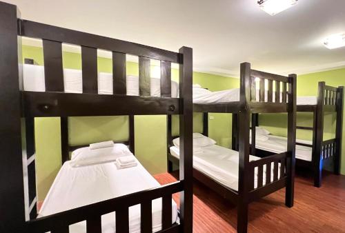 10 bunk beds